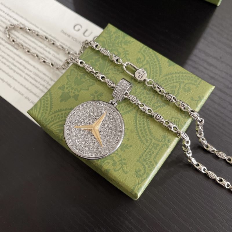 G*u*i necklaces